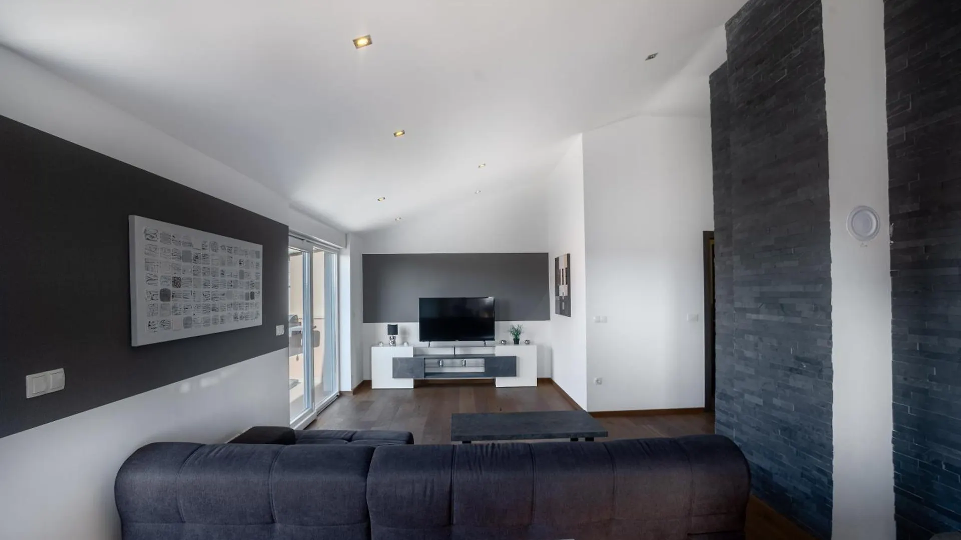 Dukat Apartment Nin
