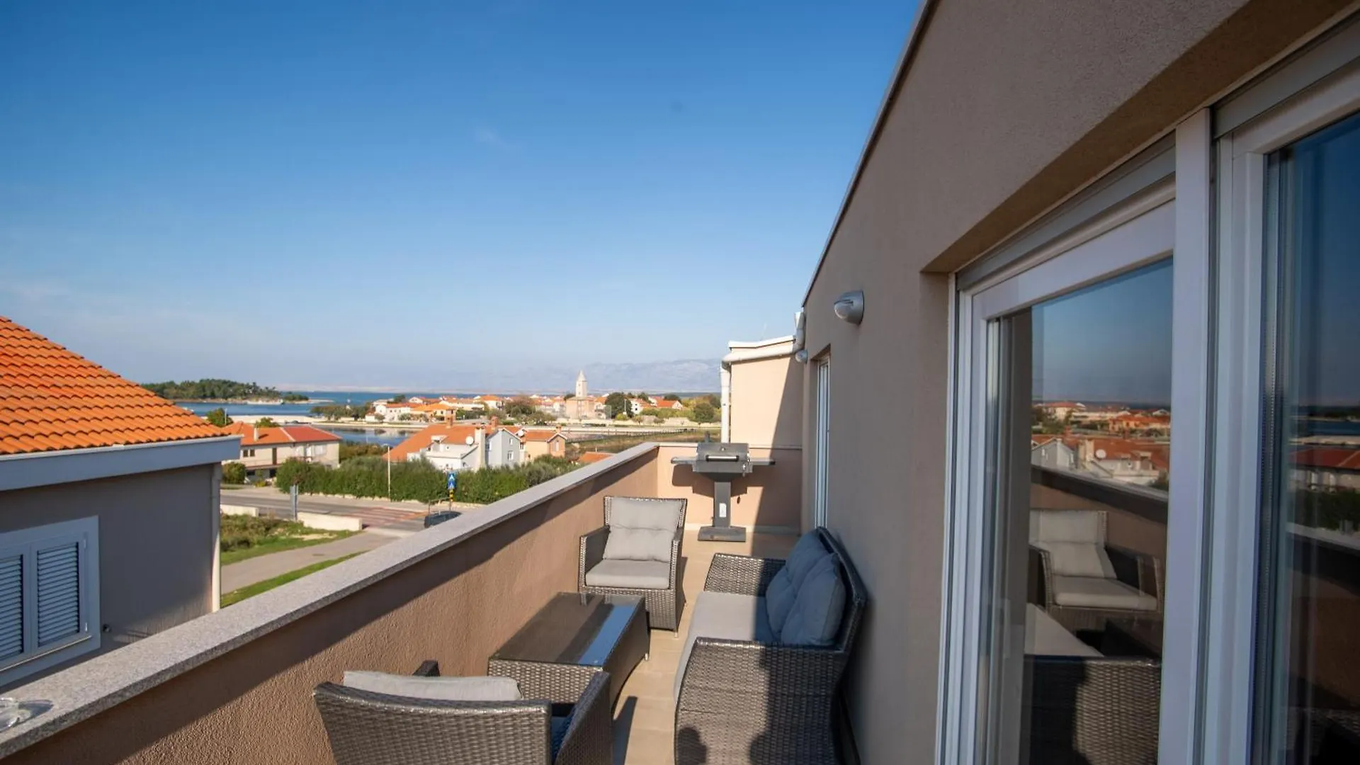 Dukat Apartment Nin 0*,